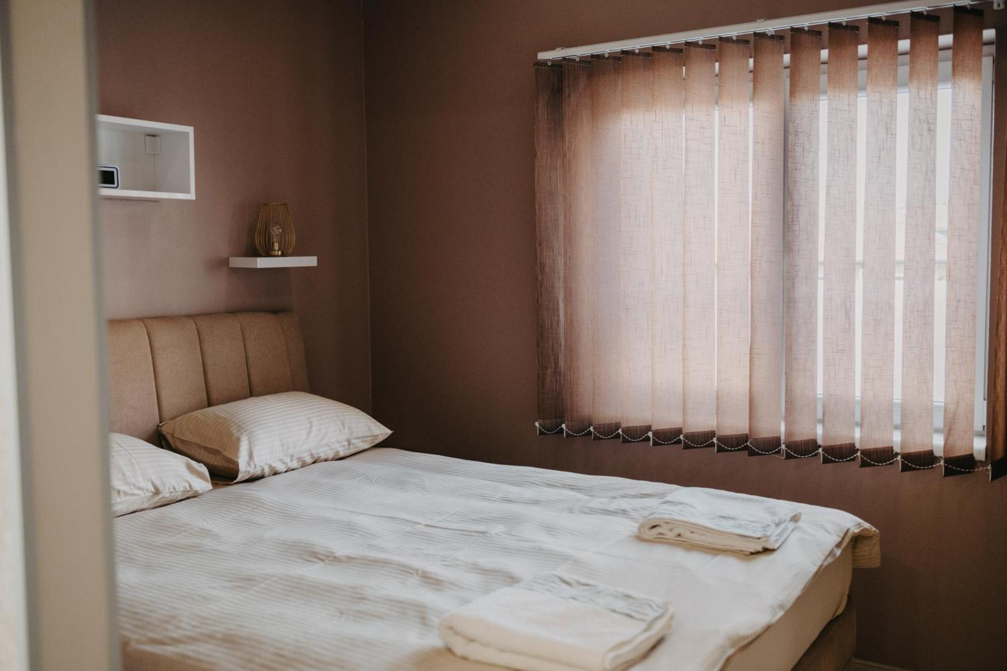 Prenociste Park Bed & Breakfast Modrica Exterior foto