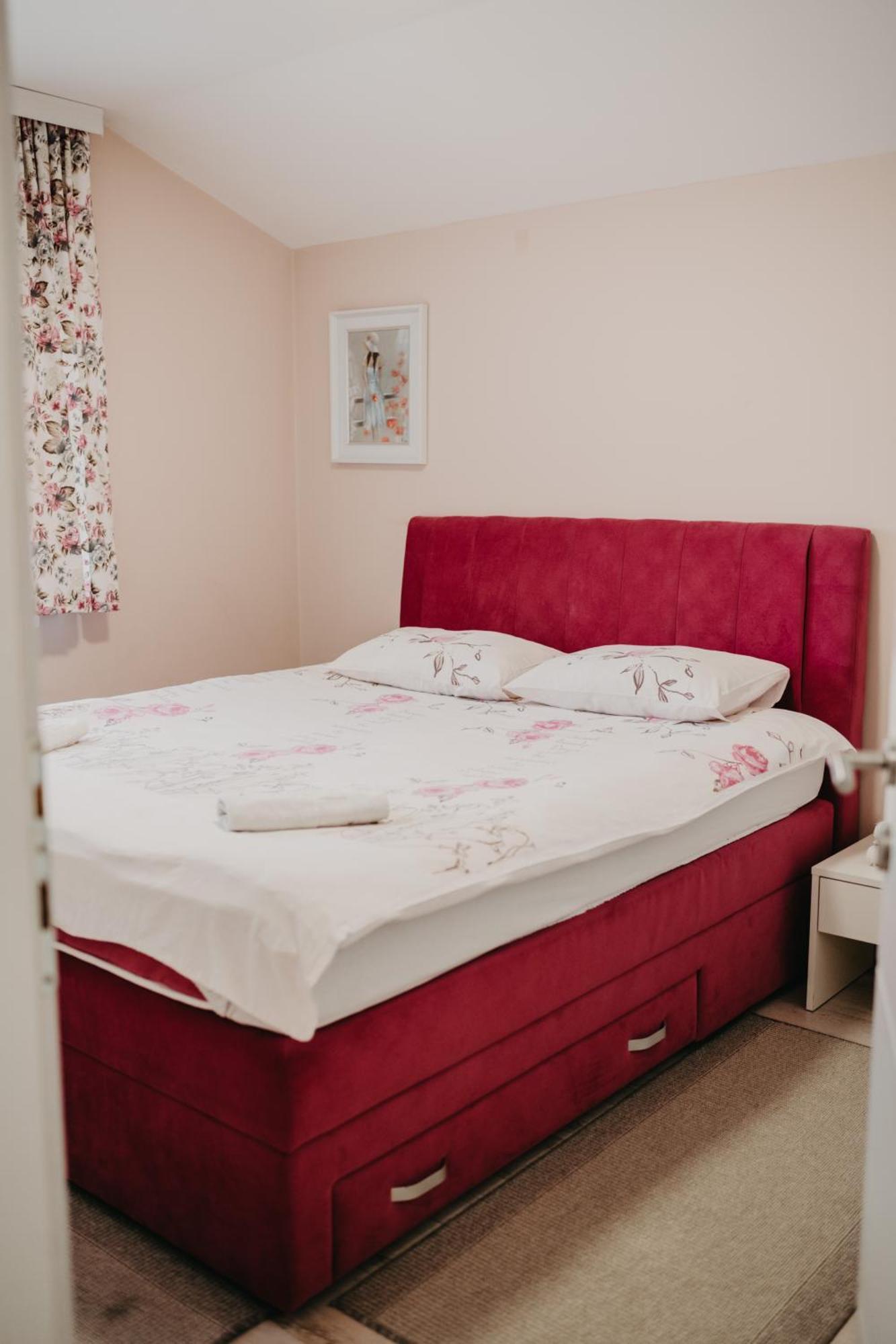 Prenociste Park Bed & Breakfast Modrica Exterior foto