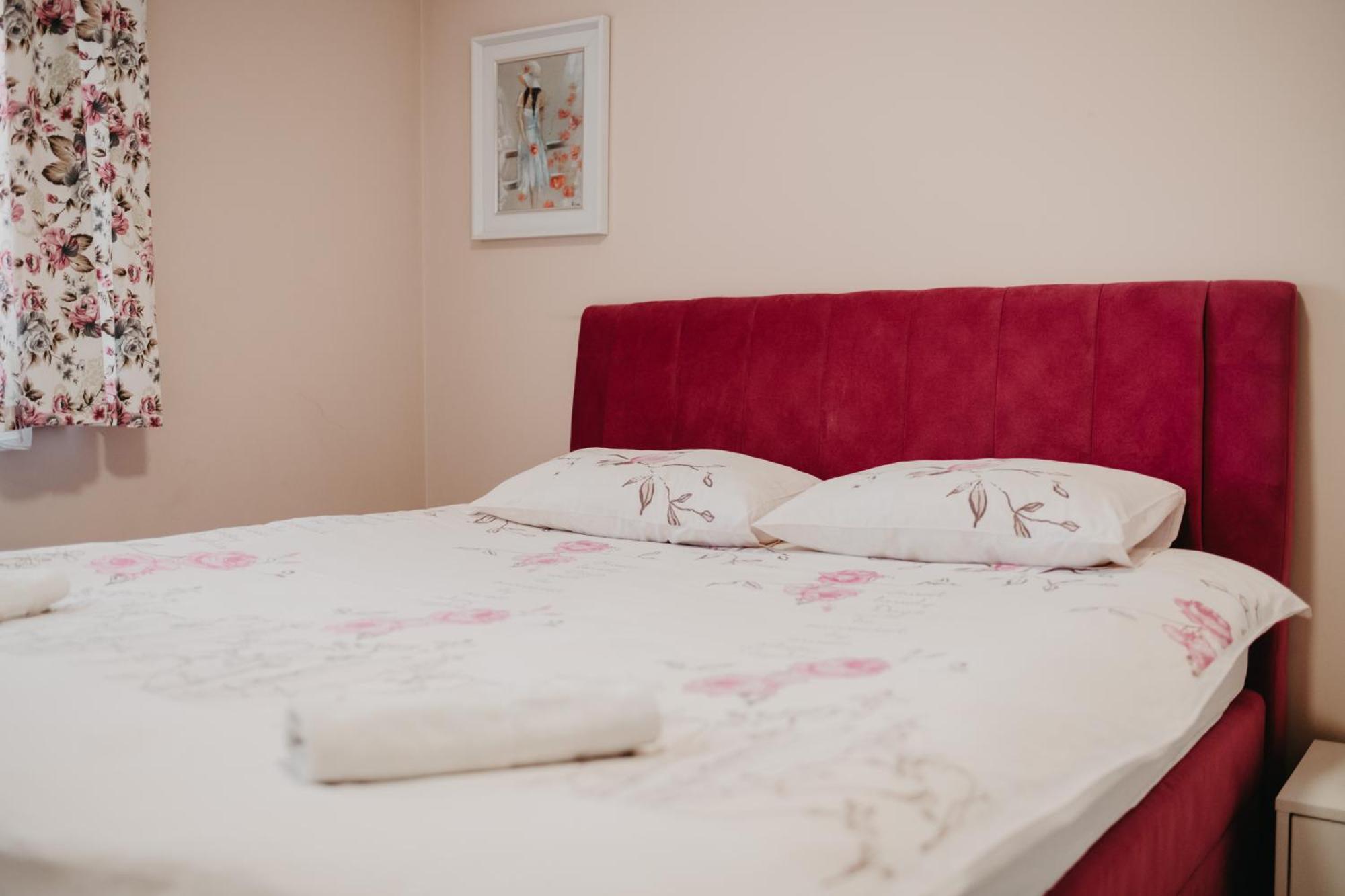 Prenociste Park Bed & Breakfast Modrica Exterior foto