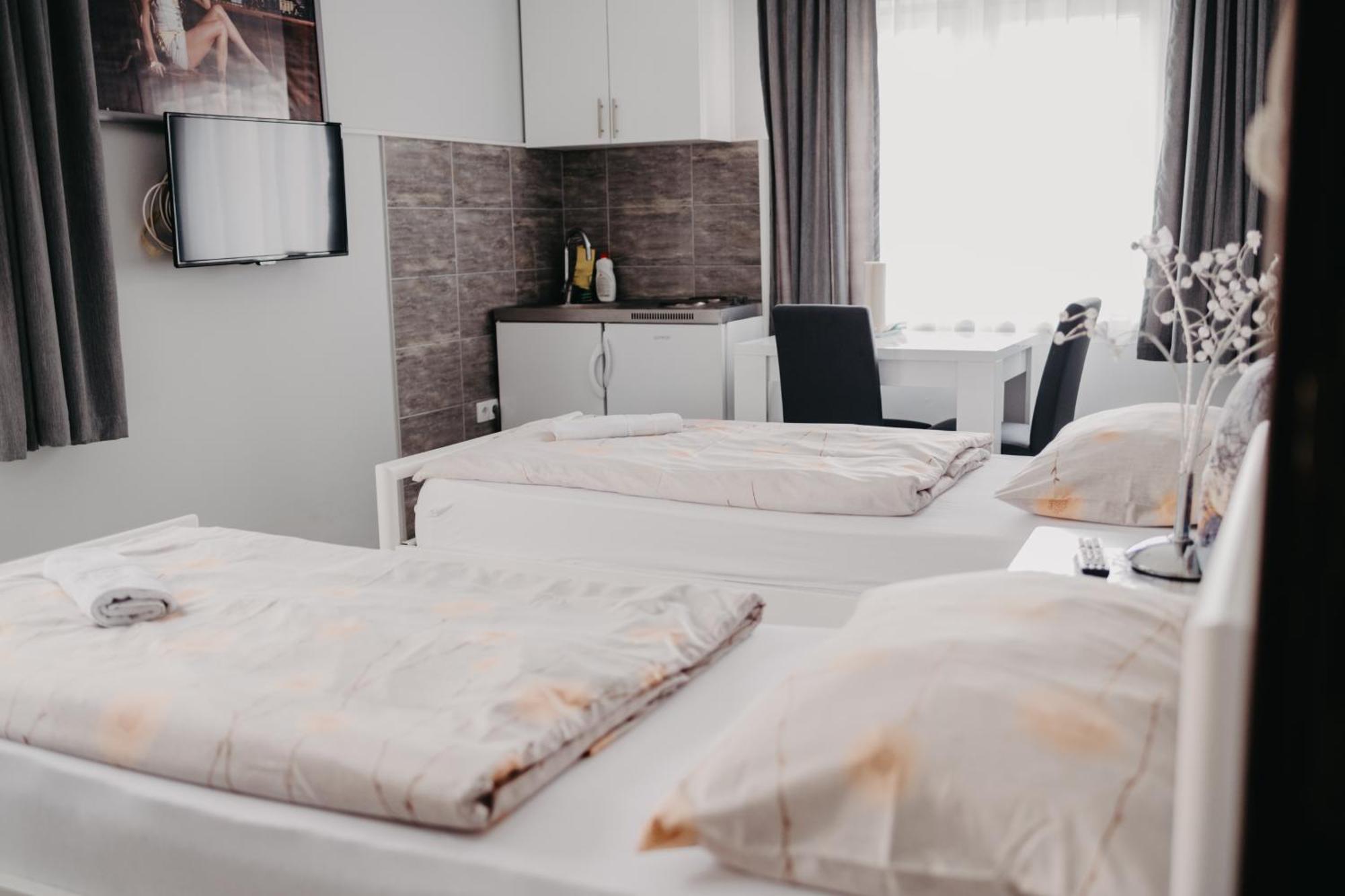 Prenociste Park Bed & Breakfast Modrica Exterior foto