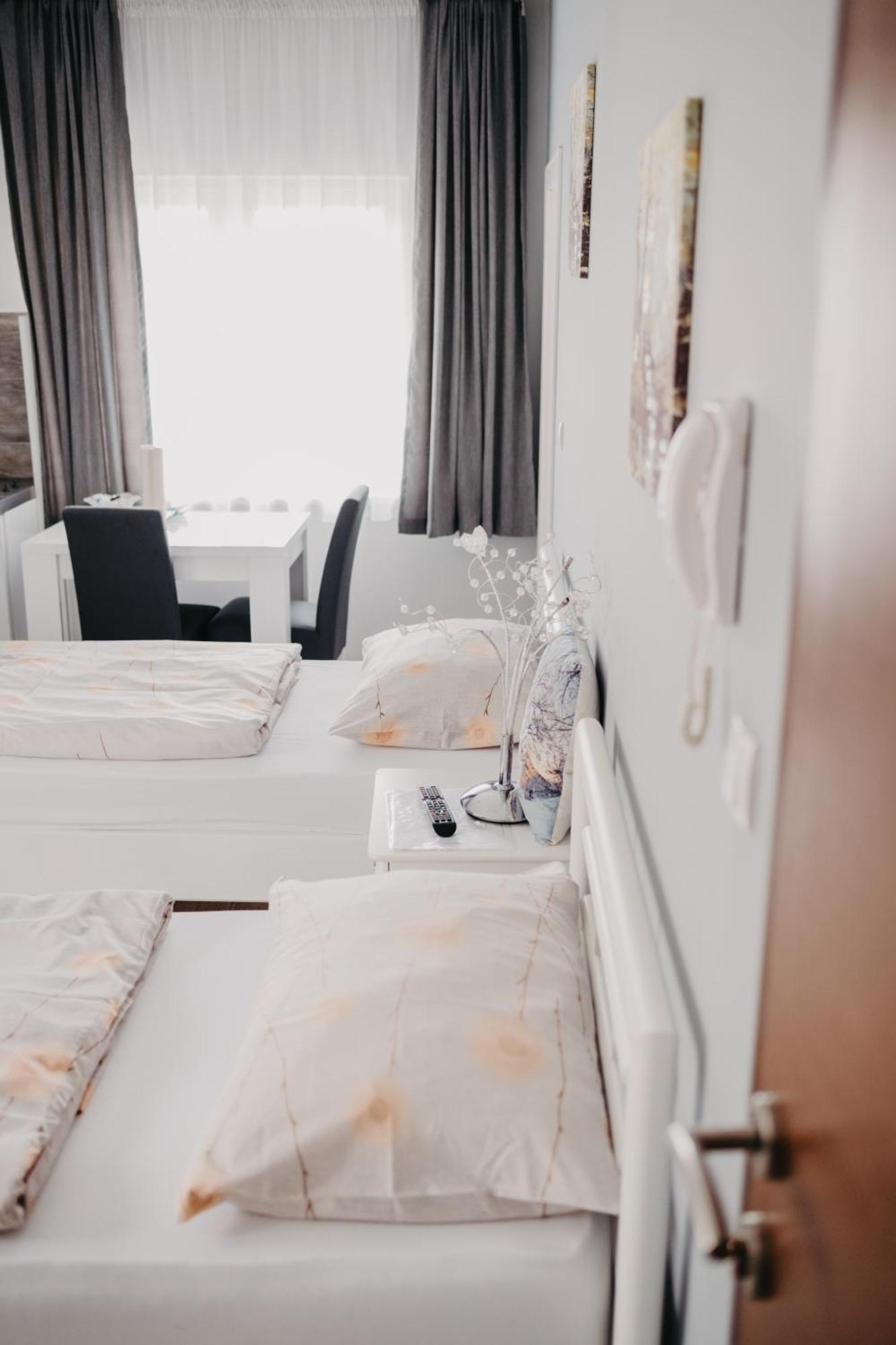 Prenociste Park Bed & Breakfast Modrica Exterior foto